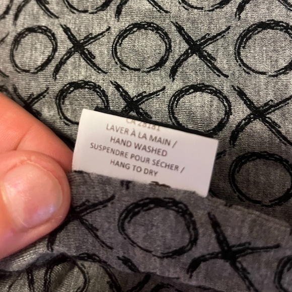 Sanibel gray xoxo bamboo knit infinity scarf made in Canada EUC - Picture 5 of 9